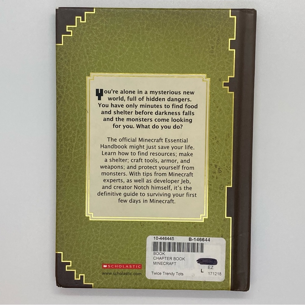 MINECRAFT Essential Handbook - Picture 3 of 8